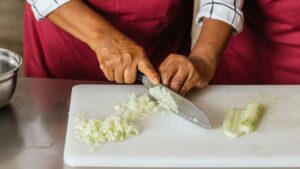 Cursos gratuitos de culinária 2025: do básico ao profissional em 6 meses