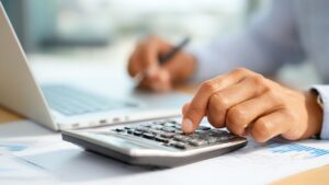 Como entender sua folha de pagamento sem complicação — mesmo no primeiro emprego