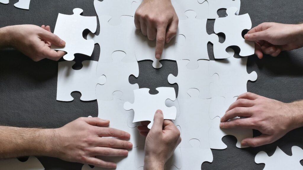 O guia para trabalhar em equipe com pessoas difíceis sem surtar no processo